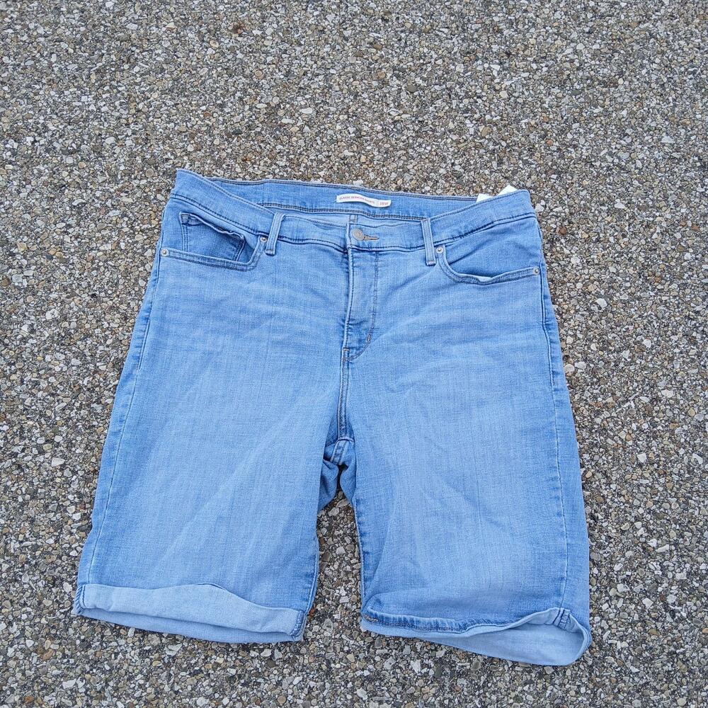 Levi's Shorts Womens 18W Blue Classic Bermuda Denim Light Wash 5 Pocket Casual